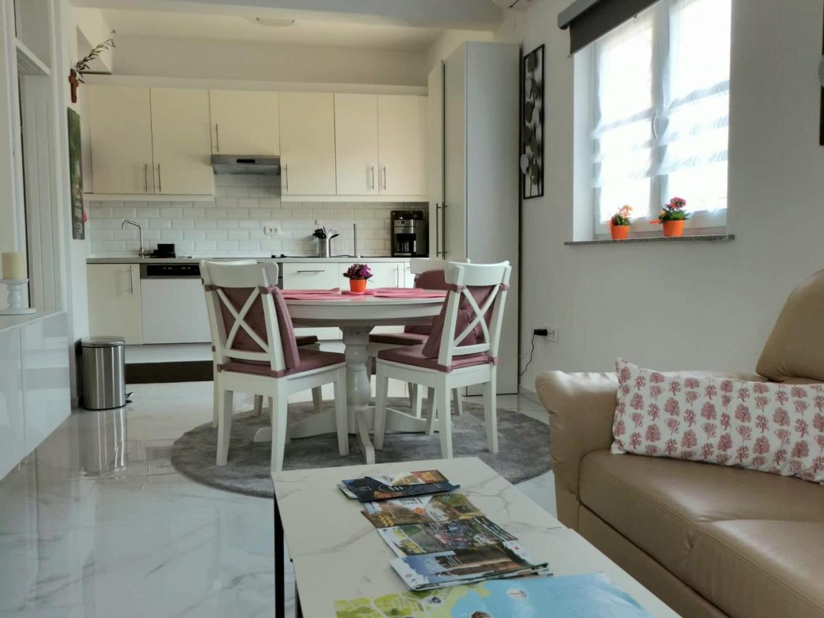 Apartment Grazia Pula Bagian luar foto